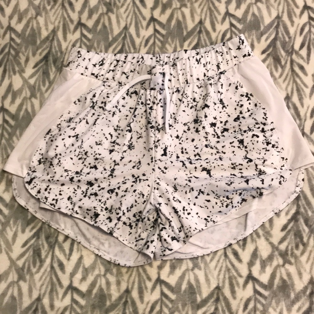AVIA • Active shorts